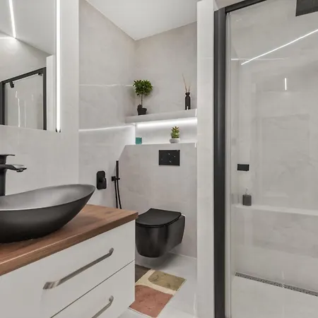 Garden Apartman - With Parking דירה *