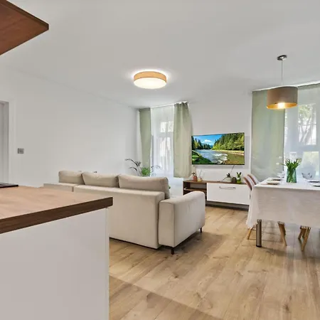 Garden Apartman - With Parking דירה *